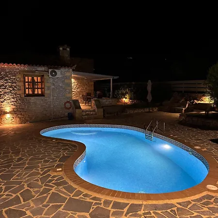 別荘 Tulipa Mani 3 - Cosy With Private Pool Stoúpa