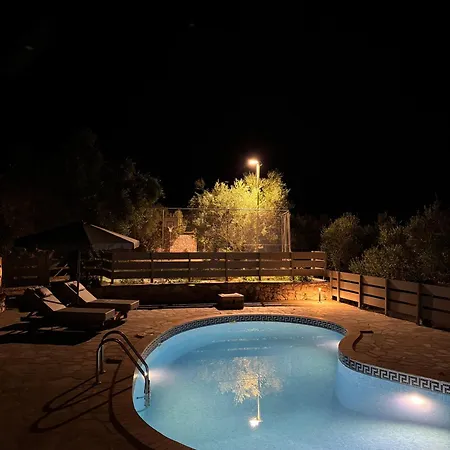 別荘 Tulipa Mani 3 - Cosy With Private Pool Stoúpa
